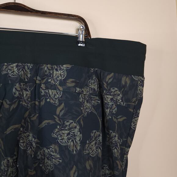 ATHLETA Trekkie North Printed Jogger in Green Size 26 - Picture 7 of 12